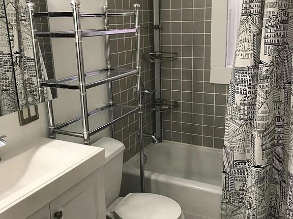 Full bath 1st floor