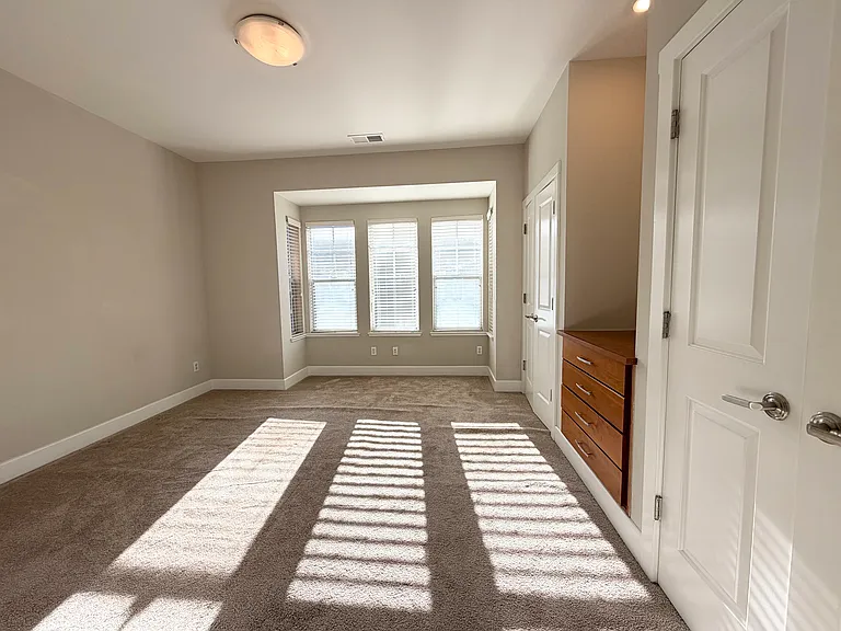 1338 Eddy St — Photo 17