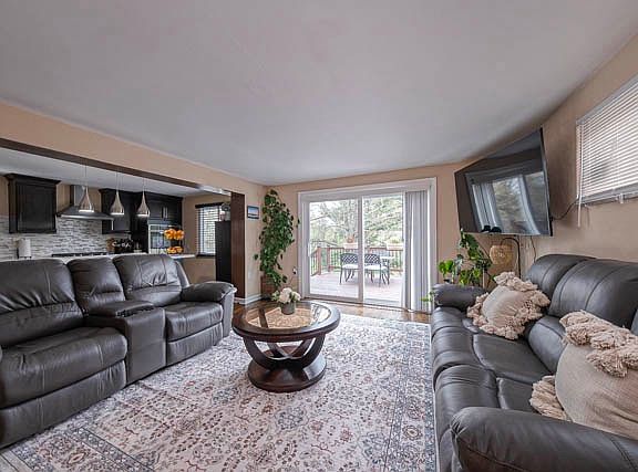 3rd image of 632 Highview Rd