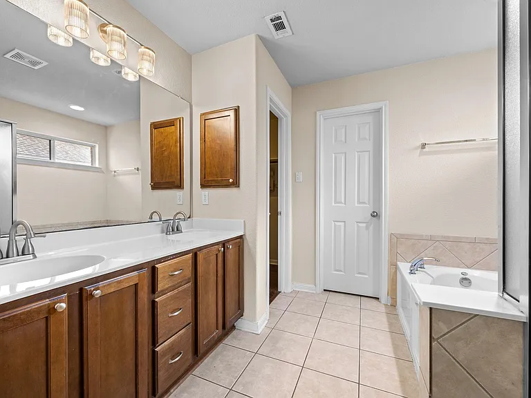 135 Justin Leonard Dr — Photo 18