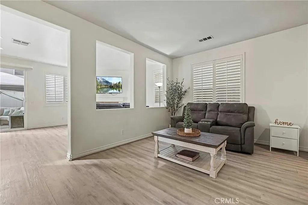 4 bed, 1994 sqft, $1,300 — Photo 3