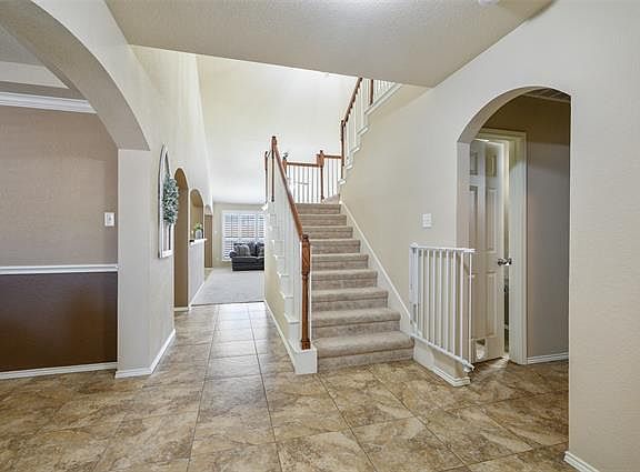 4th image of 1827 Fairbanks Dr