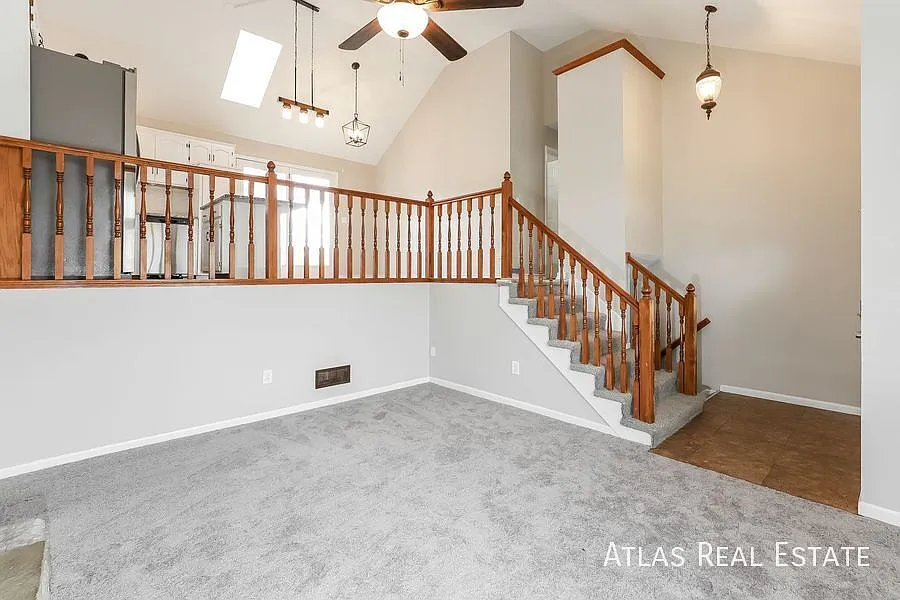 Wonderful 3 Bed/ 3 Bath split-level home in Wildwood West! Features a spacious kitchen! — Photo 3