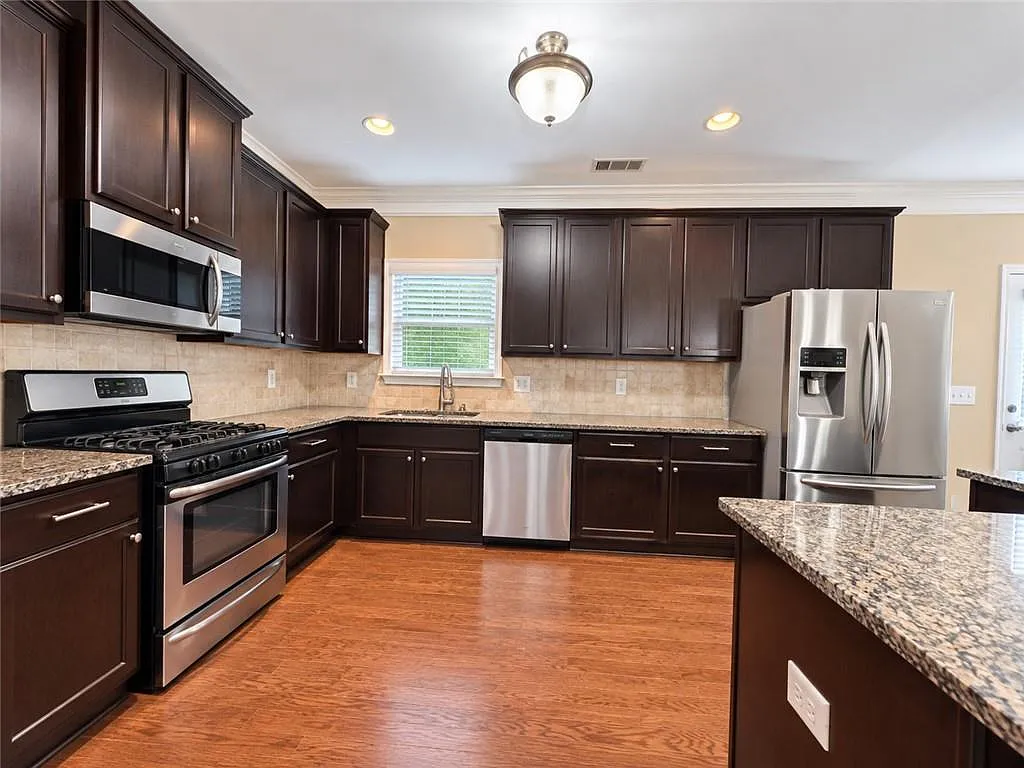 4 bed, 3.0 bath, 2442 sqft, $2,650 — Photo 3