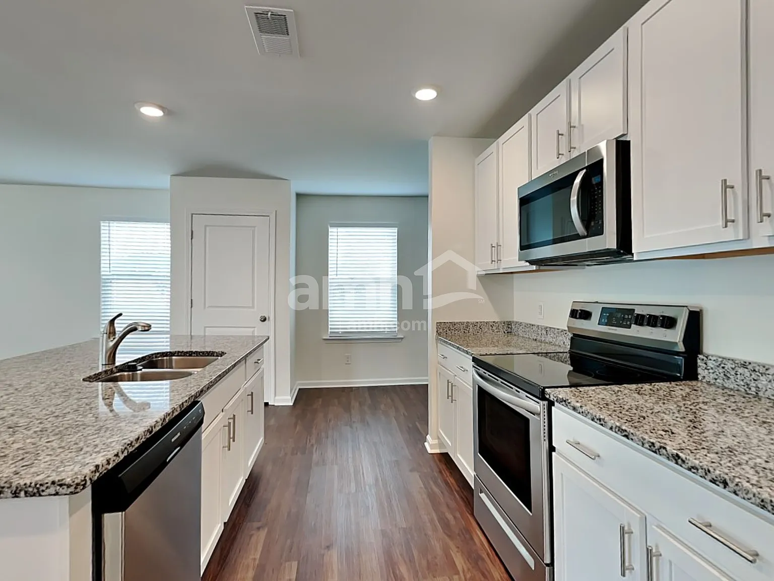 4 bed, 2.5 bath, 2235 sqft, $2,285 — Photo 4