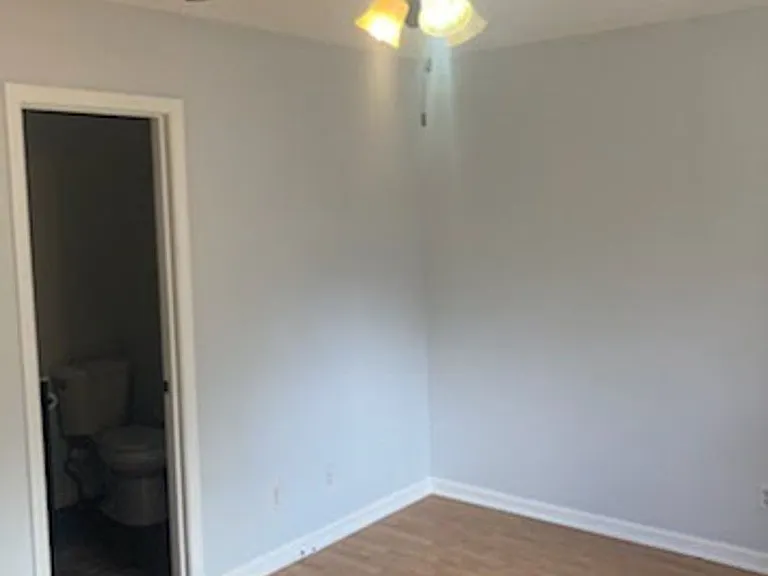 219 Tobacco Rd — Photo 12