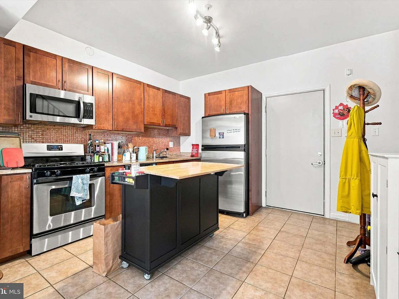 2 bed, 1.5 bath, 856 sqft, $2,600 — Photo 4