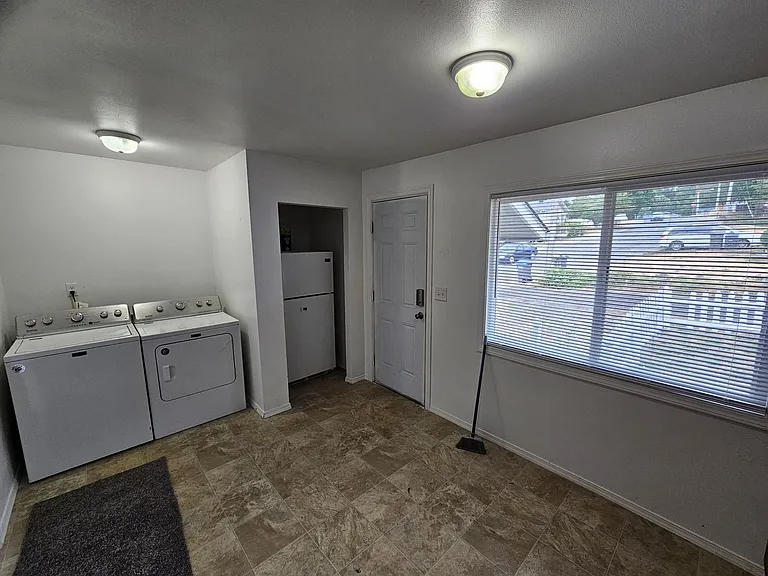 215 Elm St — Photo 4