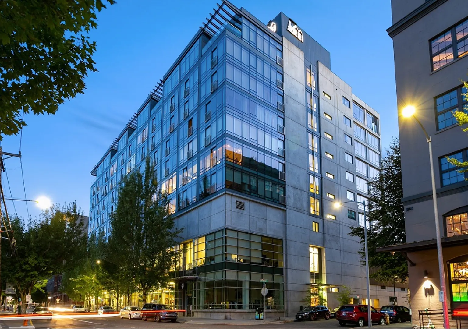 Stunning Condo in the Edge Lofts in NW Portland! Water/Sewer/Garbage/Recycling and Gas are Includ... — Photo 1