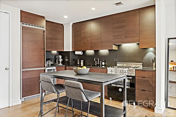 Sold by (Legacy) Elegran | media 2
