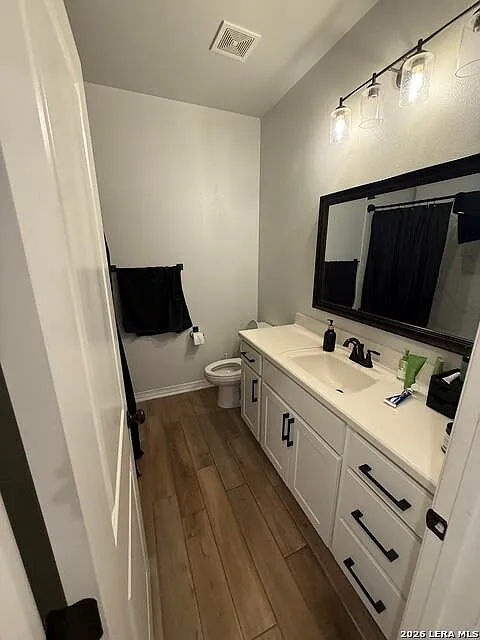 4 bed, 2.0 bath, 2214 sqft, $2,500 — Photo 4