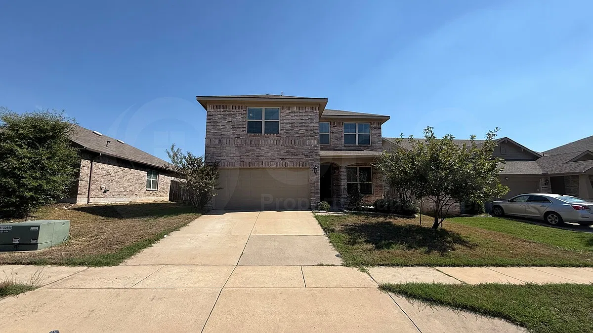 3 bed, 2.5 bath, 1411 sqft, $2,100 — Photo 1
