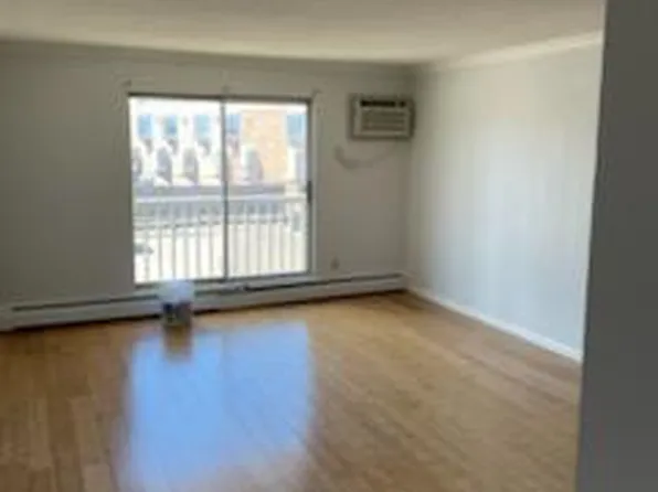 7412 W 22nd St APT 204, Minneapolis, MN 55426