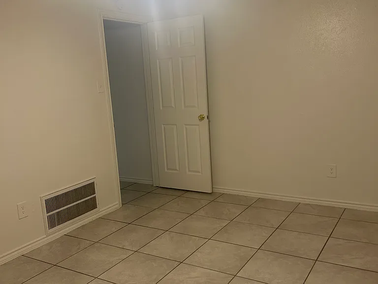8832 Saint Thomas Cir — Photo 7