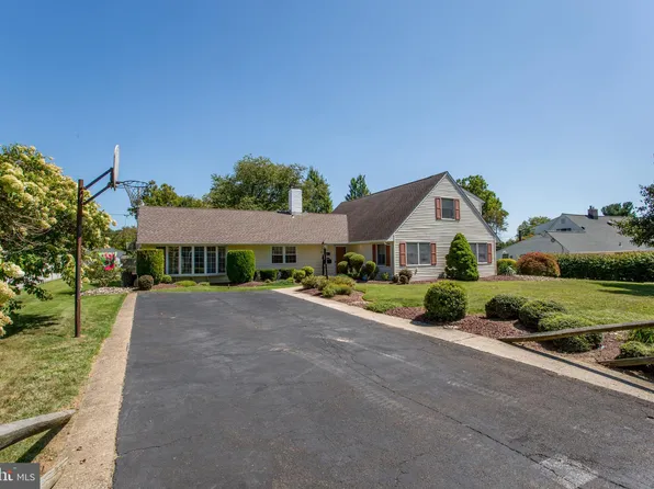 20 Sugarplum Rd, Levittown, PA 19056