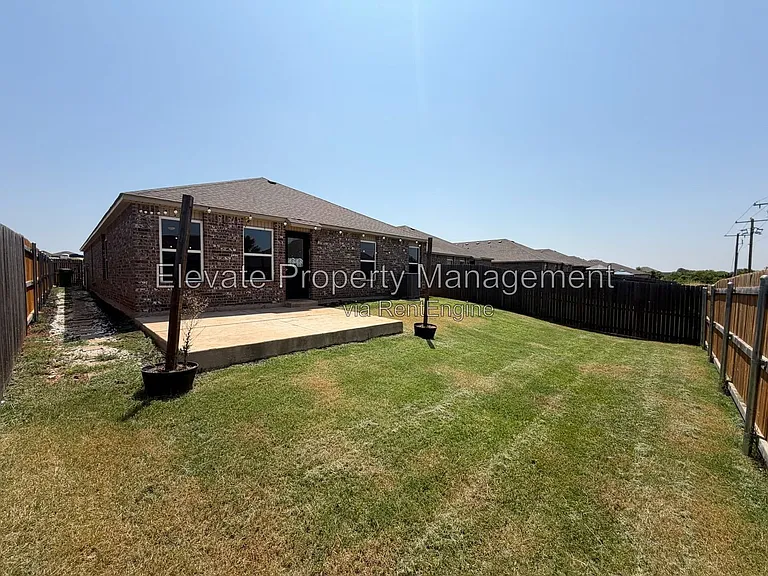 11729 NW 100th St — Photo 31