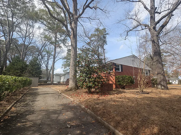 1901 Catawba St — Photo 12