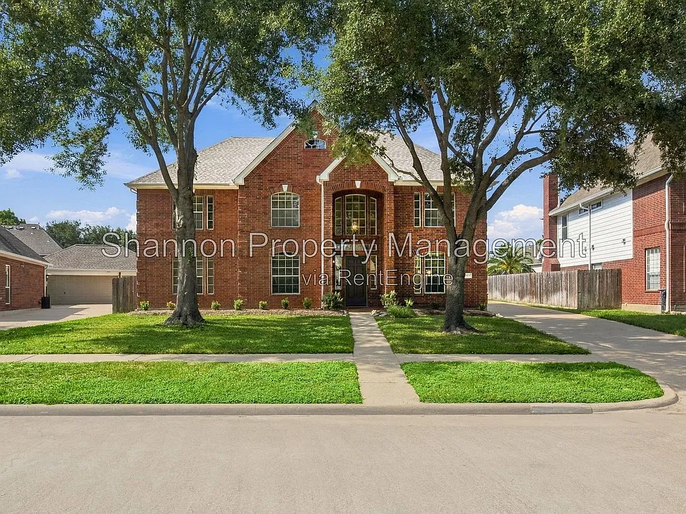 9323 Hudson Bend Cir