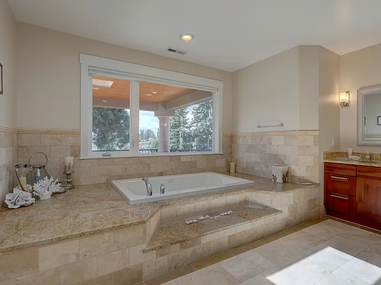 9426 Lake Washington Blvd NE — Photo 21