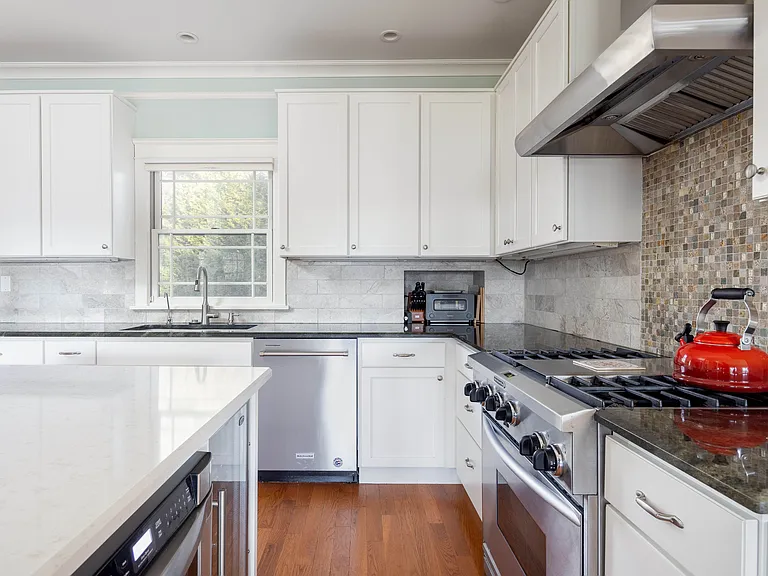1600 Westview Dr — Photo 9