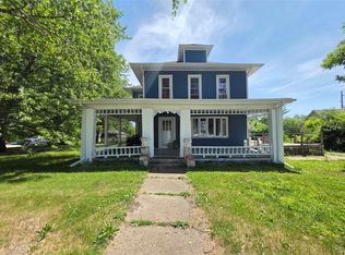 438 N 5th St, Chariton, IA 50049