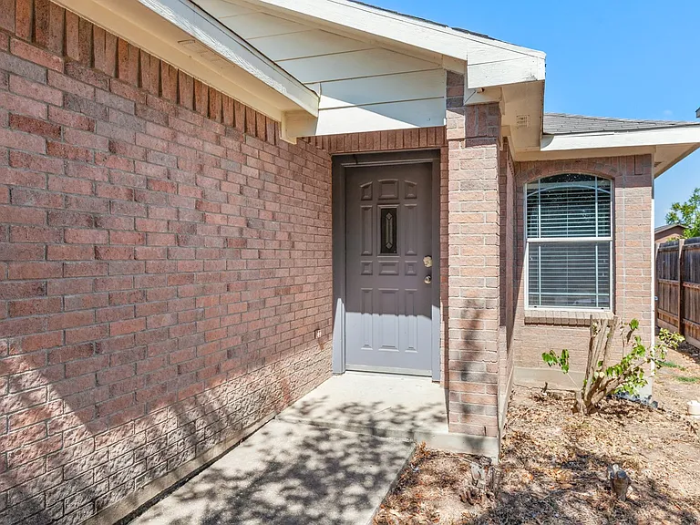 7400 Cayenne Ln — Photo 3