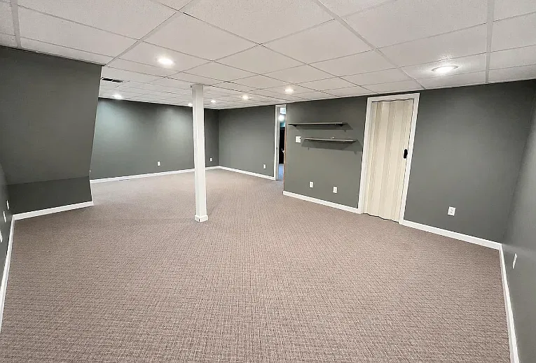 Spacious 4-Bedroom Home with In-Ground Pool in Granger! — Photo 3