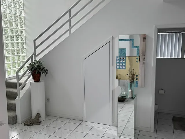 2910 W Bay Villa Ave — Photo 10