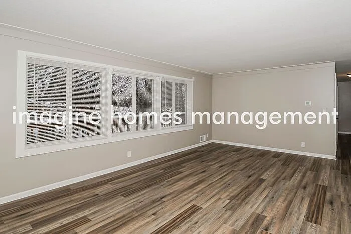 3 bed, 1.0 bath, 1624 sqft, $2,250 — Photo 4