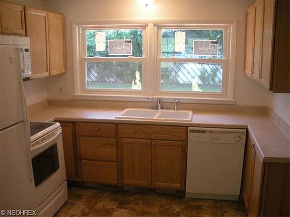 3rd image of 4880 Ivanhoe Ave