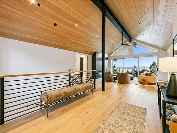 5th image of 739 Burgundy Rd