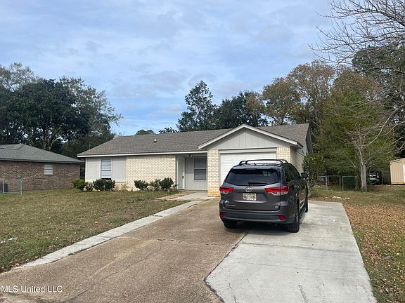 2nd image of 1704 Victoria Dr