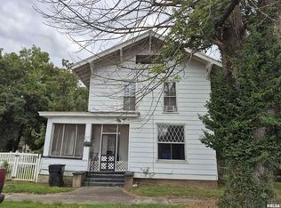 212 Illinois St, Golconda, IL 62938