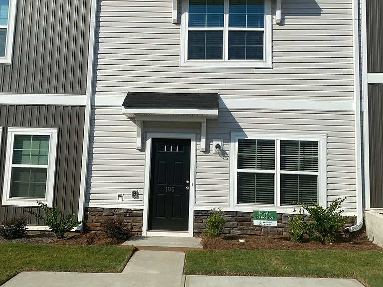 105 Lowland Dr — Photo 2
