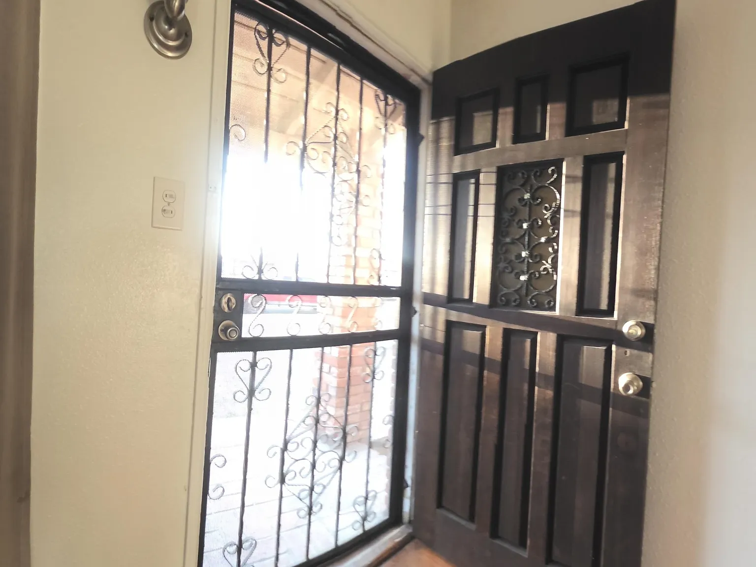 3 bed, 1008 sqft, $2,300 — Photo 4