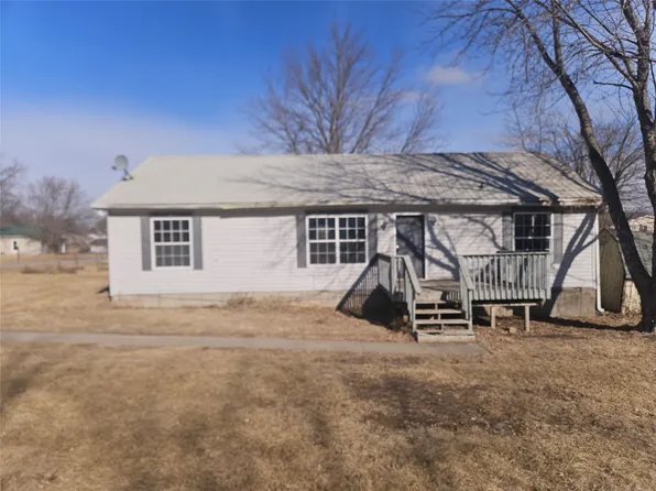 301 NE C St, Melcher Dallas, IA 50062