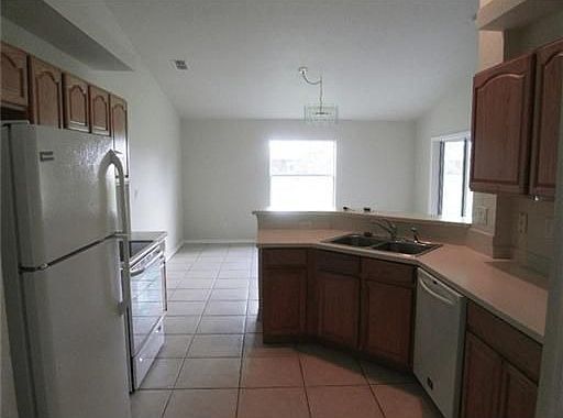 5th image of 2492 SE Trail Ave