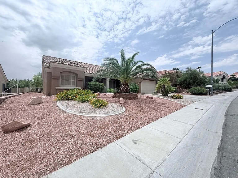 9709 Blue Bell Dr — Photo 2