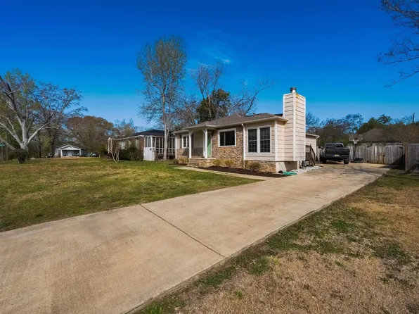 587 Springdale Rd, Mount Olive, AL 35117