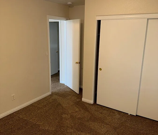 8475 Regal Hills Ct — Photo 32