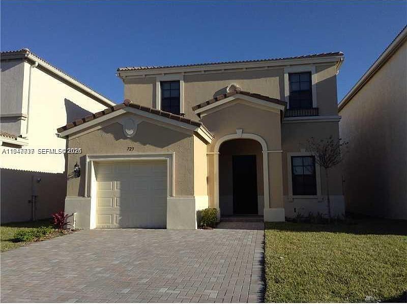 1st image of 723 NE 193rd St
