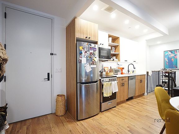 4th image of 770 Lexington Ave