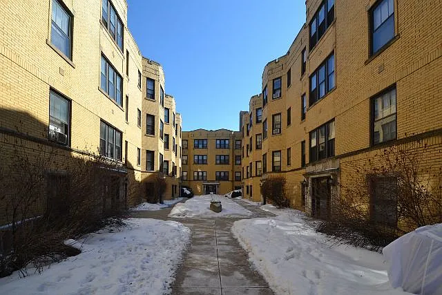 3815 N Greenview Ave #E4 — Photo 1