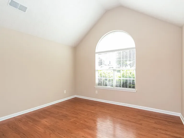 86 Saint Charles Pl — Photo 4