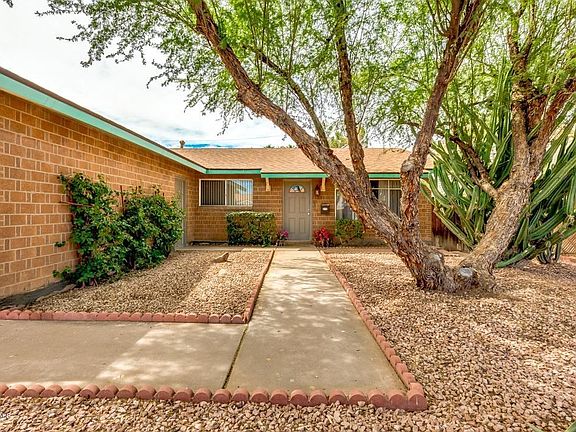 WALKWAY TO FRONT DOOR