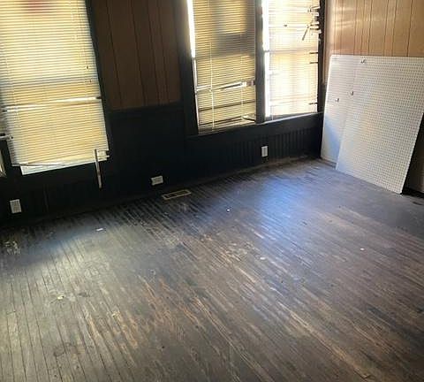 3rd image of 423 S Tradd St