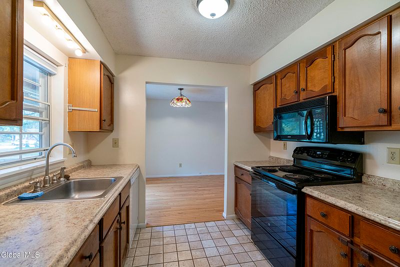 4th image of 29 Quail Court