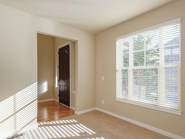 6387 NE Meadowgate Ct — Photo 2