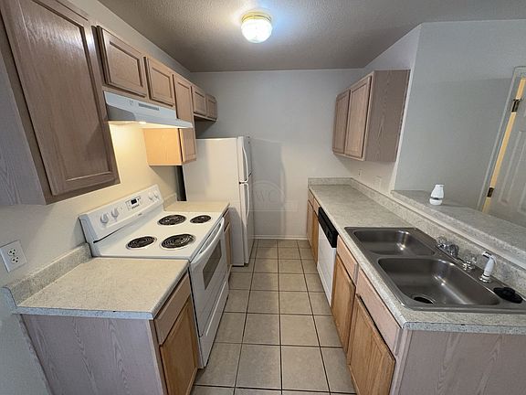5th image of 3307 Barcelona Dr APT A