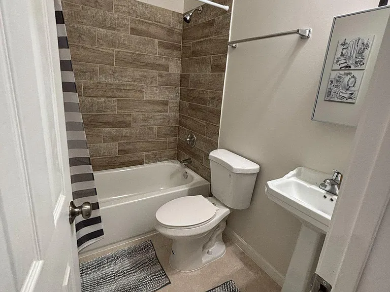 6005 Eads St NE — Photo 4